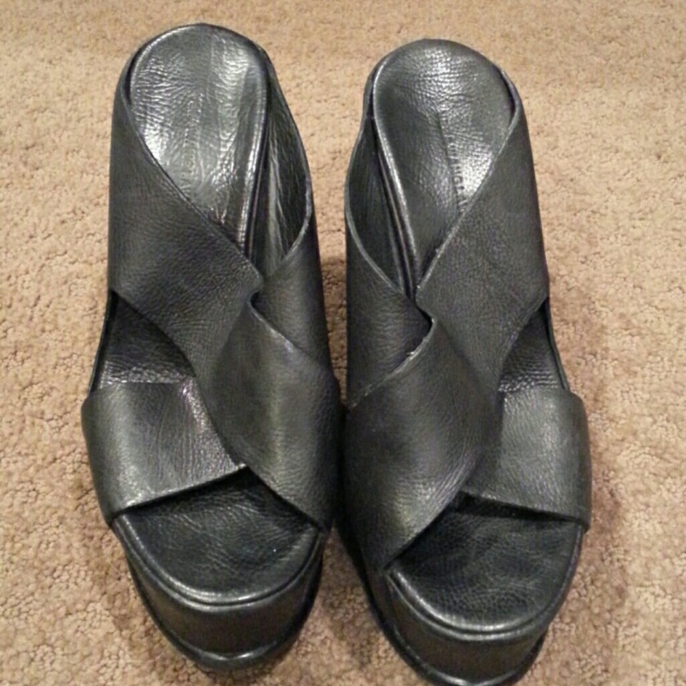 Vera Wang Lavender  5 inch wedge platform shoes